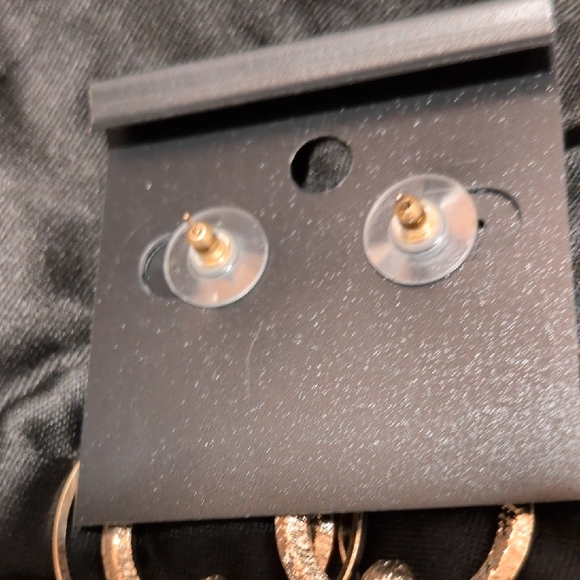 Saks Fifth Avenue Green and Gold Circle Heart Earrings - Picture 2 of 3